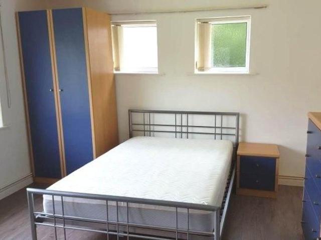 Room for rent in Berrylands, Greater London