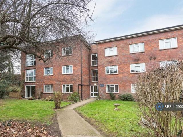 Flat for rent in Batchworth