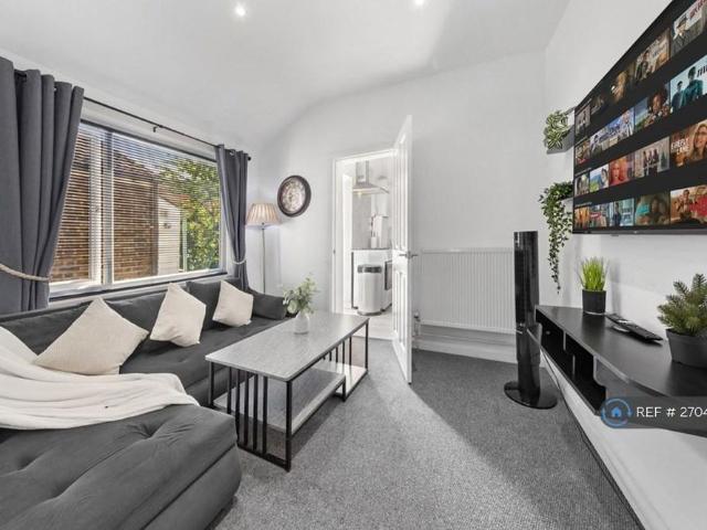 Apartment for rent in London Borough of Newham, Greater London
