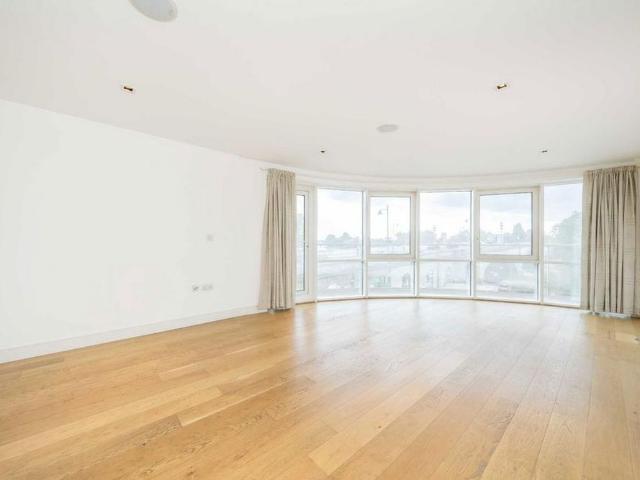 Apartment for rent in London Borough of Hounslow, Strand