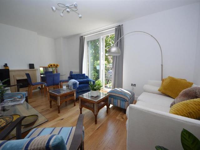 Apartment for rent in Swiss Cottage, Greater London