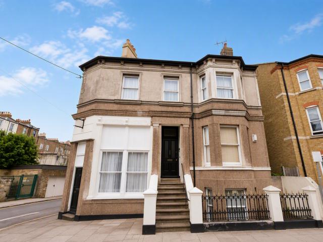 Apartment for rent in Oxenden, The Bridge