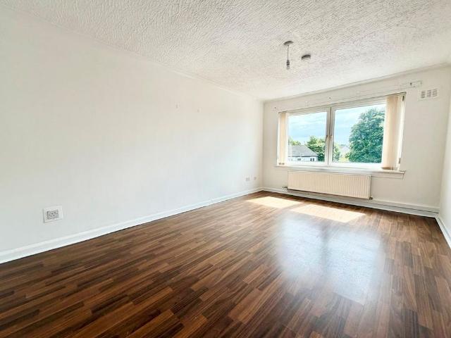 Apartment for rent in Maryhill Park, Summerston