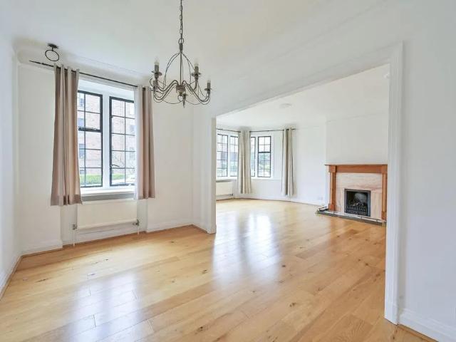 Apartment for rent in Manor Fields, Greater London