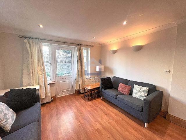 Apartment for rent in Furzedown, Greater London