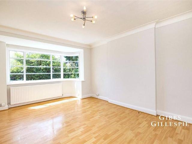 Apartment for rent in Pinner, Greater London