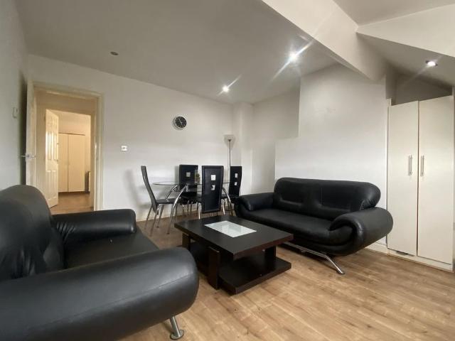 Apartment for rent in Elm Park, Calderstones