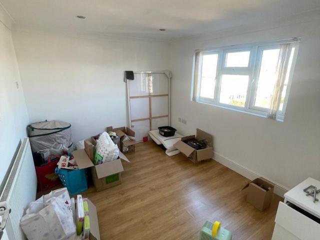 Flat for rent in Seven Kings, Greater London