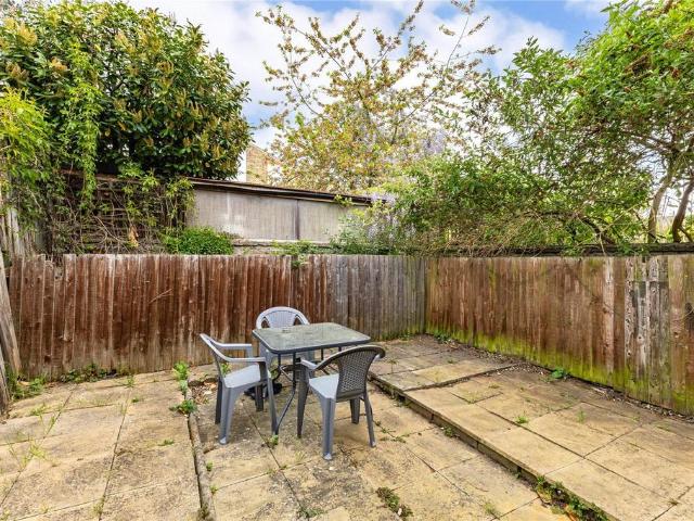 Flat for rent in Furzedown, Greater London