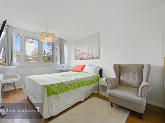 Flat for rent in North Kensington, Greater London