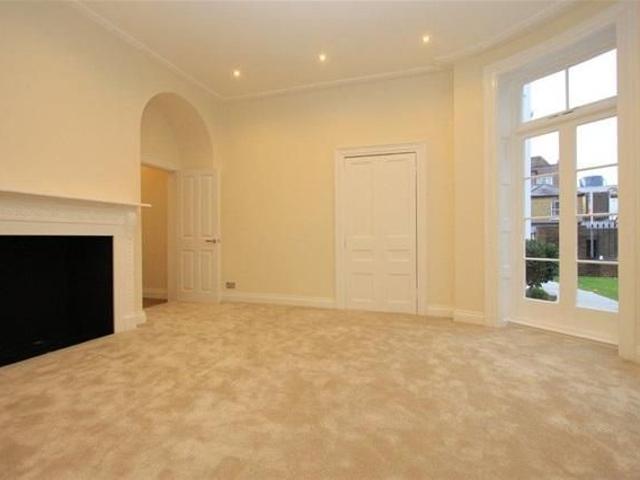 Apartment for rent in Hatching Green, Five Acres