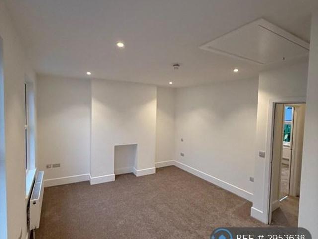 Flat for rent in London Borough of Merton, Greater London