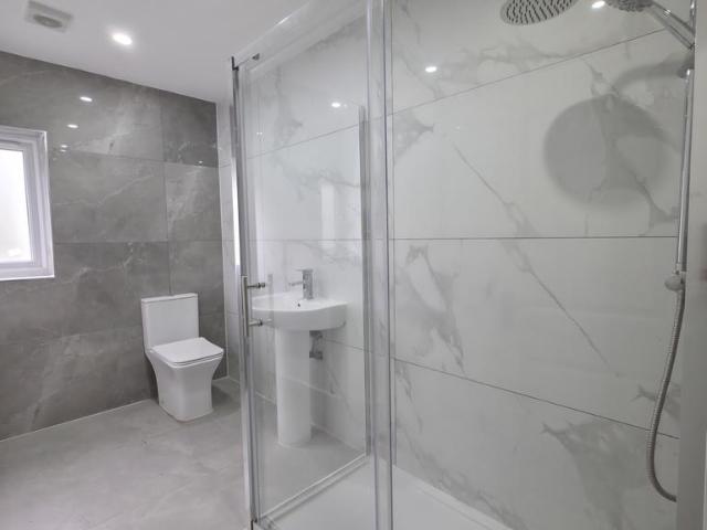 Flat for rent in Pentre, Ton Pentre
