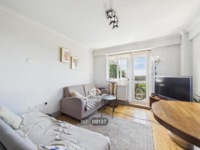 Flat for rent in Streatham Hill, Greater London