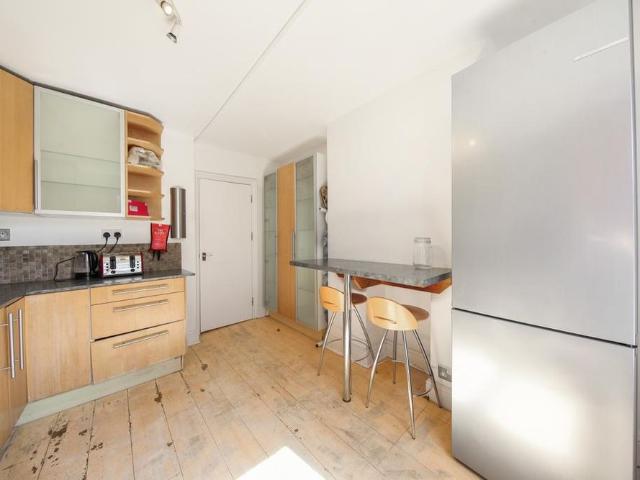 Apartment for rent in North Kensington, Greater London