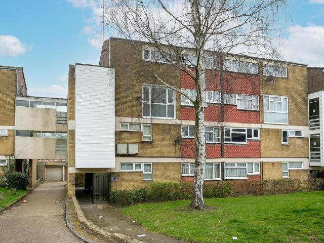 Flat for rent in Pouchen End, Hertfordshire