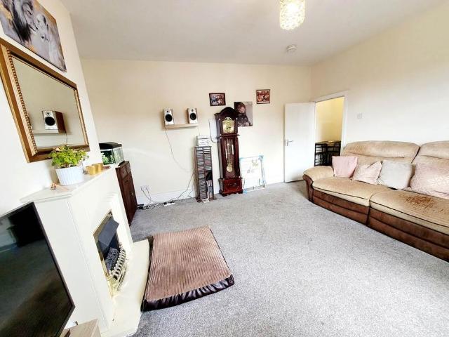 Apartment for rent in Higher Irlam, Salford