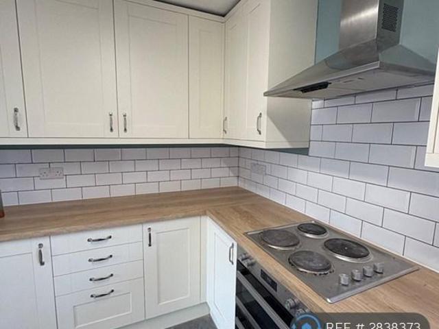 Flat for rent in Rossmore, Cheshire
