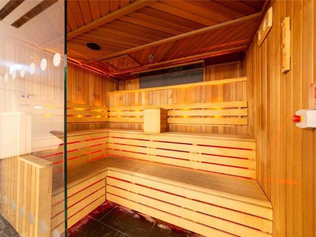 Apartment for rent in Poplar Grove, Greater London