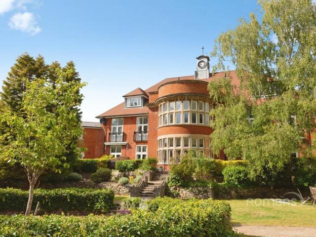 Flat for rent in Heatherside, Heol-las
