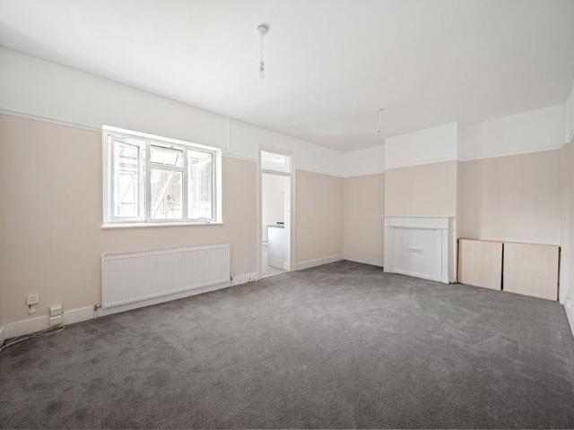 Apartment for rent in Worcester Park Estate, Monks Orchard
