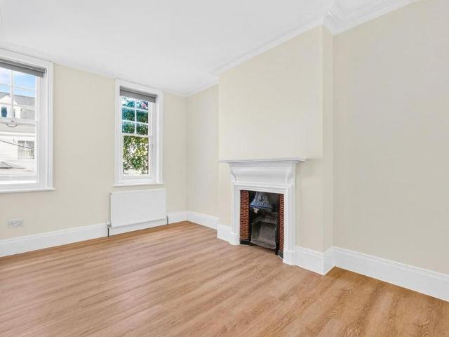 Apartment for rent in Strawberry Hill, Greater London