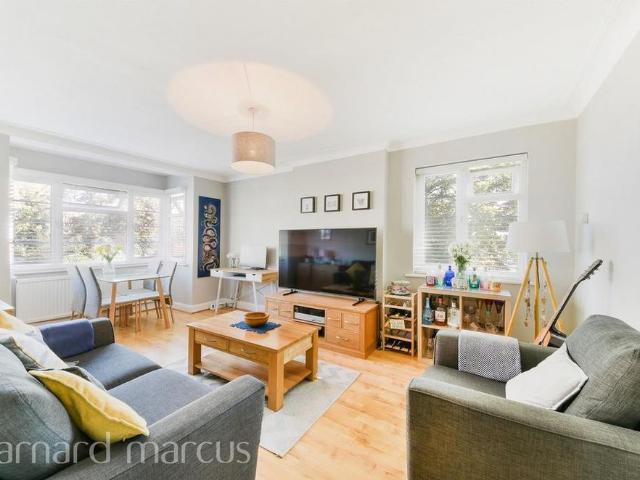Apartment for rent in Hook, Greater London