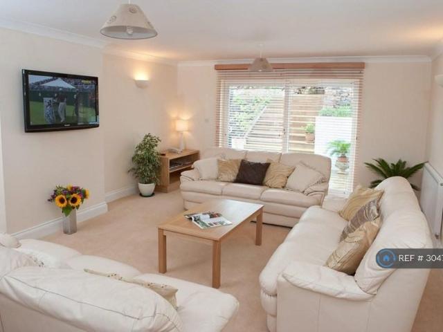 Apartment for rent in Roundham, Paignton