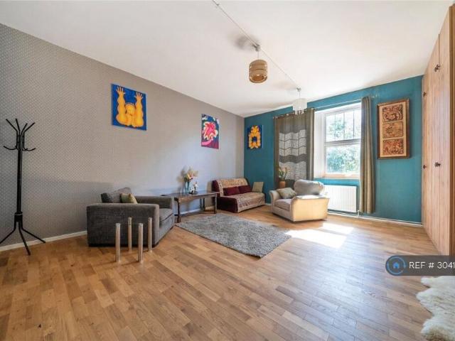 Apartment for rent in Shortlands, Greater London