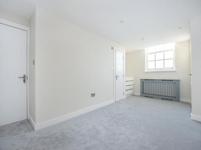 Apartment for rent in Hampton Hill, Greater London