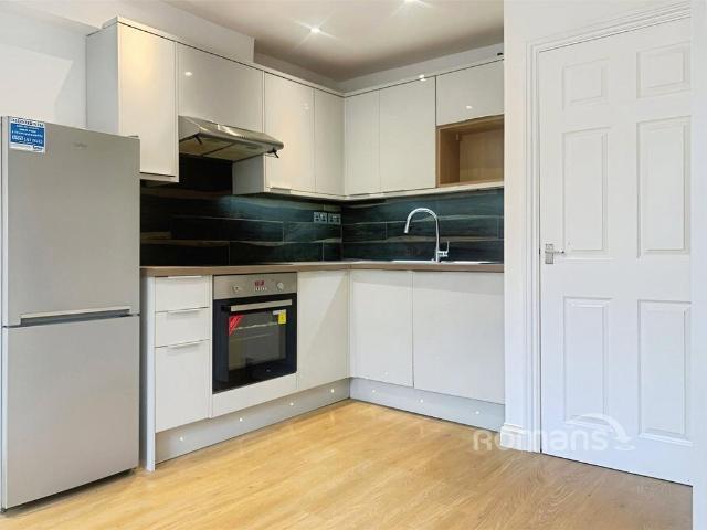 Flat for rent in Fole, Surrey