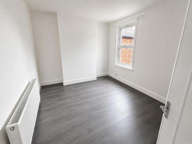 Apartment for rent in Lane, Greater London