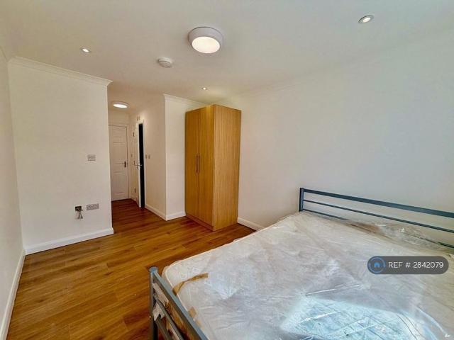 Room for rent in London Borough of Ealing, Greater London