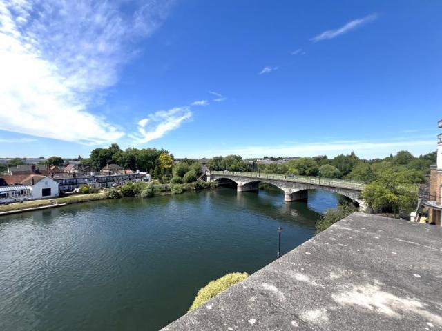 Flat for rent in Lower Halliford, Surrey