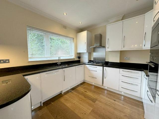 Flat for rent in Mapesbury, Greater London