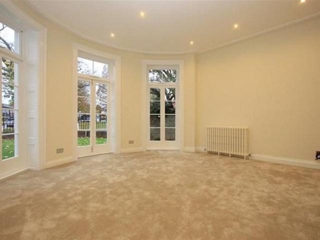 Apartment for rent in Hatching Green, Five Acres
