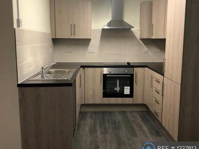 Flat for rent in Heol-las, Surrey