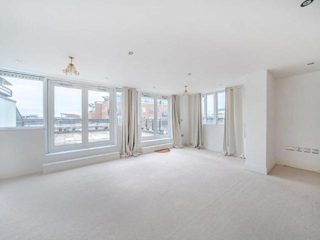 Apartment for rent in Royal Borough of Kingston upon Thames, Greater London
