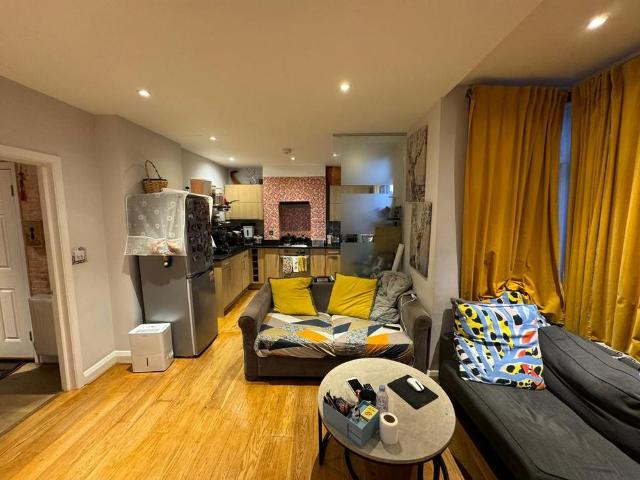 Apartment for rent in London Borough of Hounslow, Strand