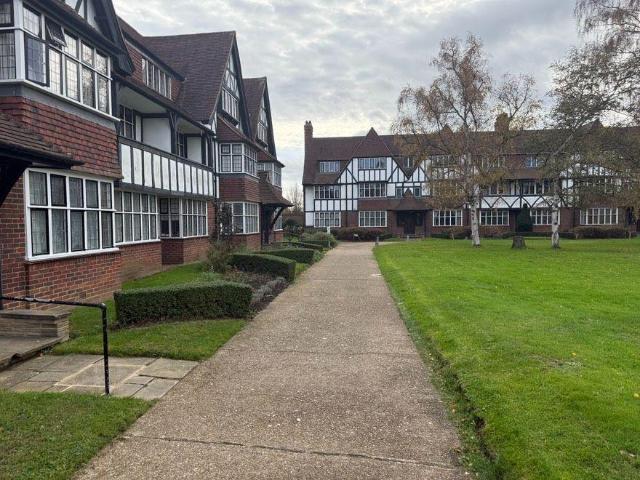 Flat for rent in London Borough of Ealing, Park Royal