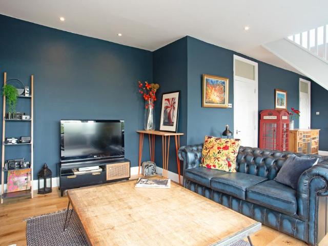 Flat for rent in Earlsfield, Greater London
