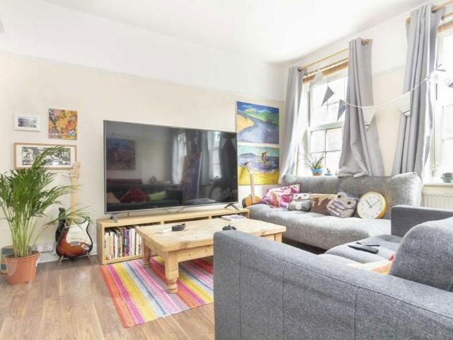 Apartment for rent in Norbiton, Greater London