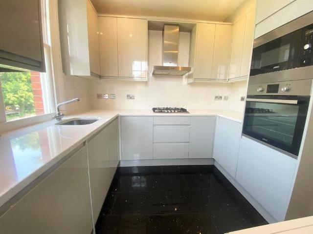 Apartment for rent in Mill Hill, Greater London