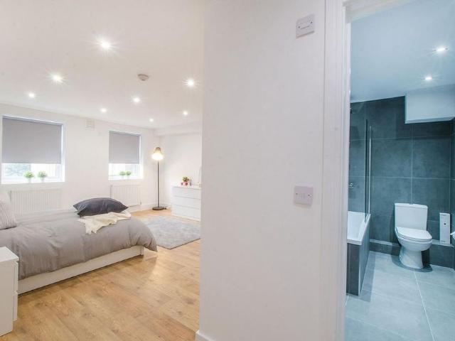 Apartment for rent in Camberwell, Greater London