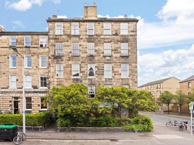 Flat for rent in Southside, Scotland