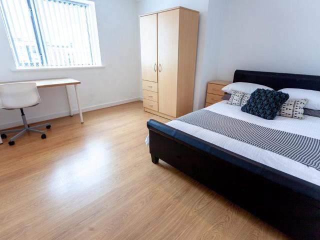 Flat for rent in Calderstones
