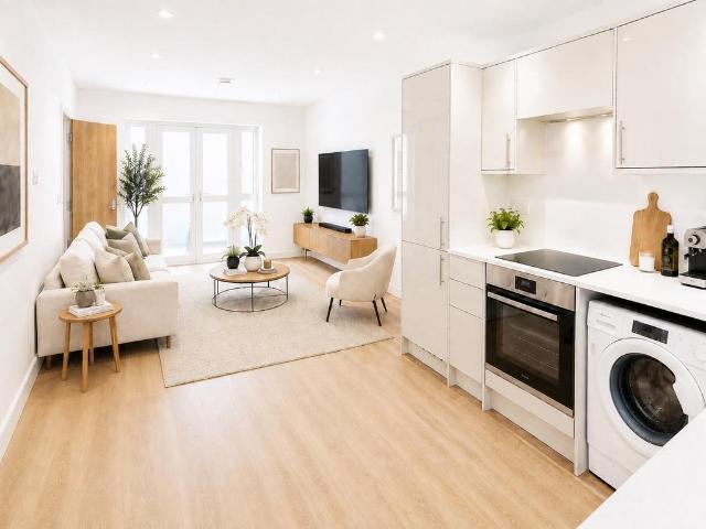 Flat for rent in Connaught Park, Bushey