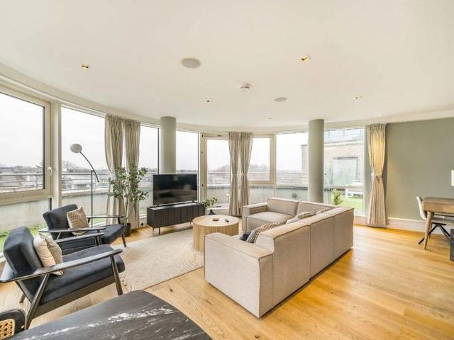 Apartment for rent in London Borough of Hounslow, Strand