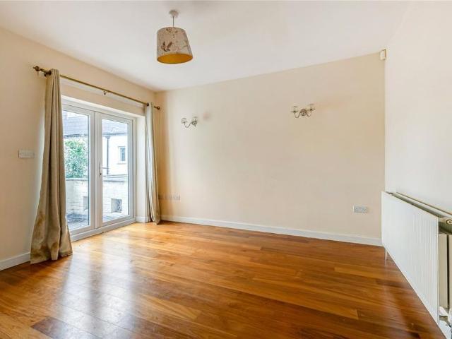 Apartment for rent in Blackhills, Surrey
