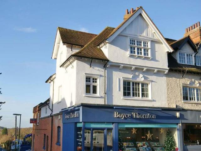 Flat for rent in Oxshott, Elmbridge